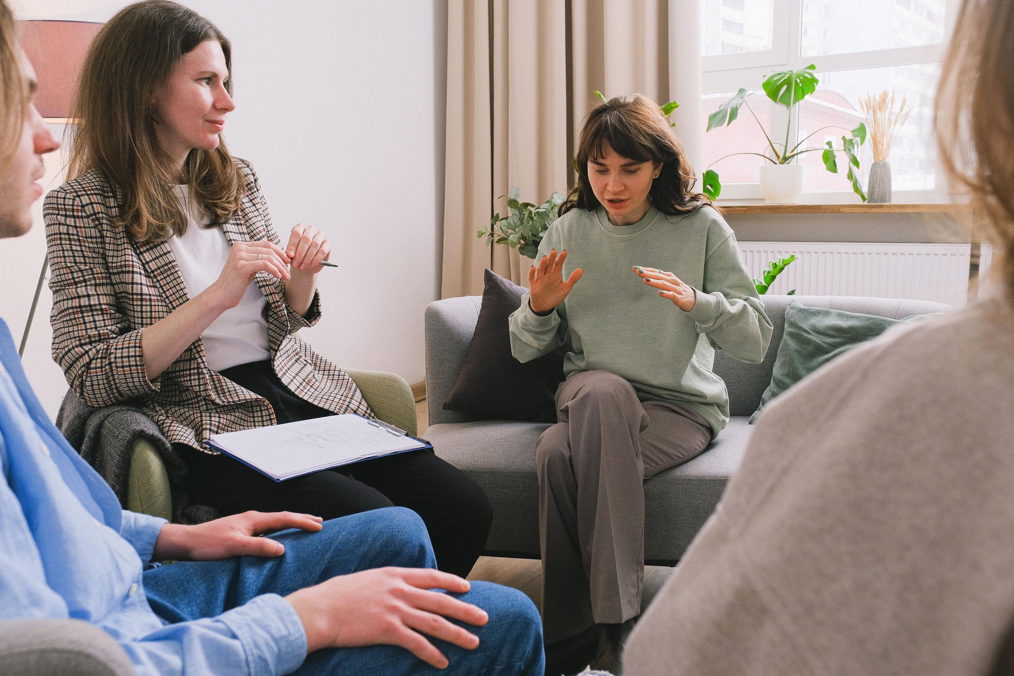 Therapy sessions in alcohol rehab